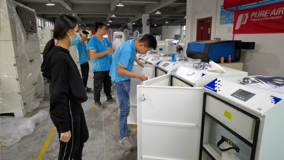 拋光車間除塵器，執(zhí)信環(huán)保為工業(yè)加工提供除塵設(shè)備。