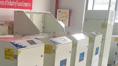 凈化塑料模具廠煙塵污染，就用執(zhí)信環(huán)保工業(yè)煙塵凈化器